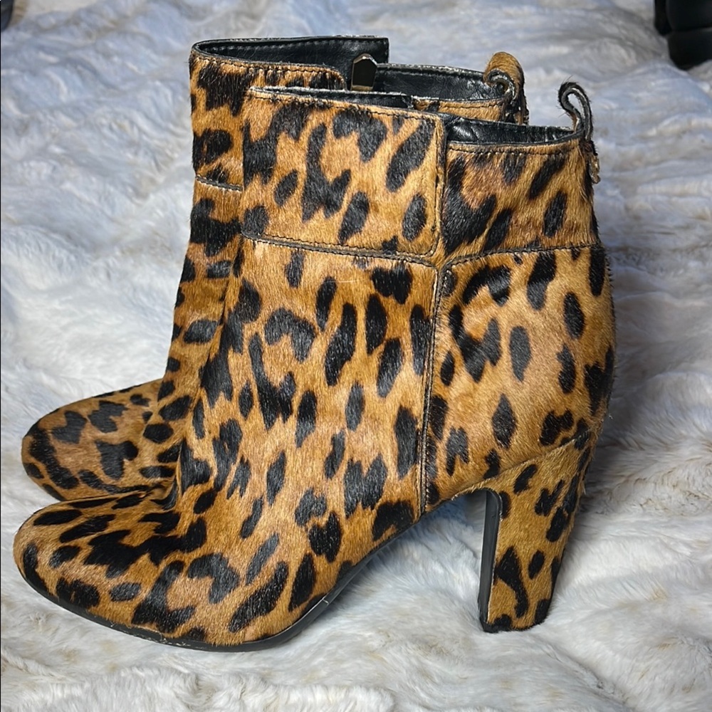 Sam Edelman Women's Sianna Lepoard Calf Hair Heeled Ankle Bootie Round Toe